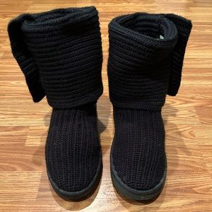 Black sweater Ugg boots